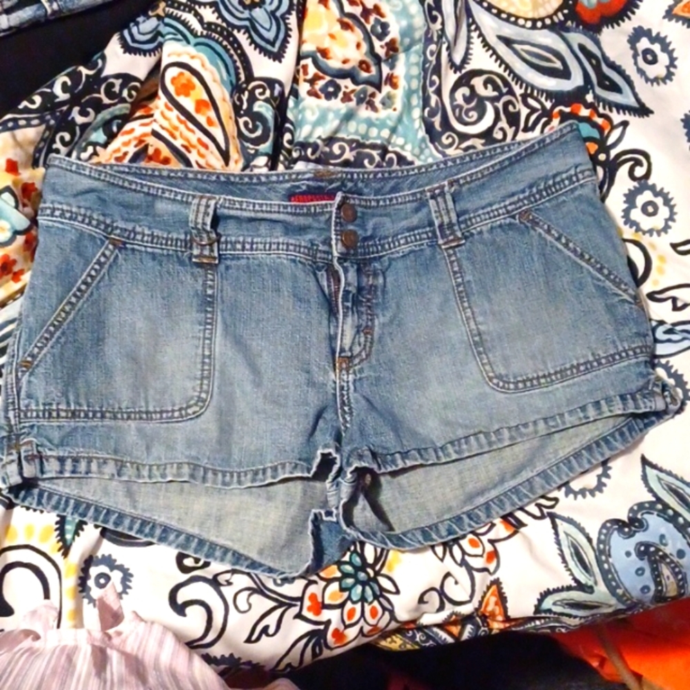 Air apostle blue Jean size 11/12 juniors very comfortable.